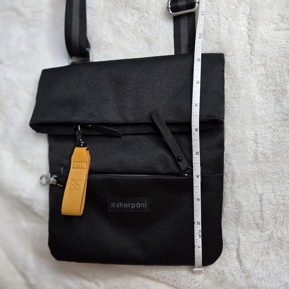 Sherpani Crossbody - Picture 10 of 10